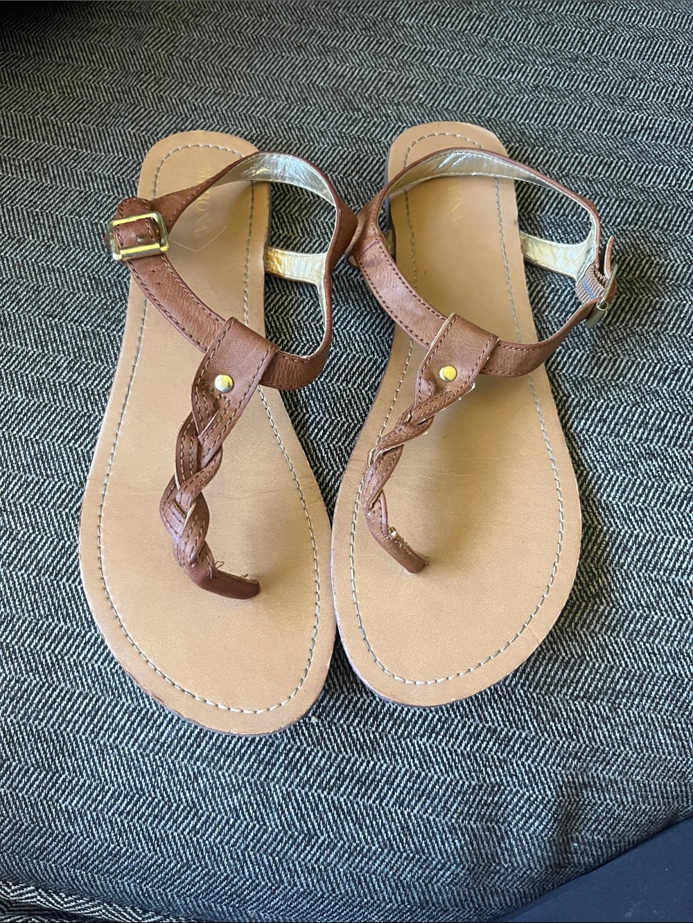 4/$12 Merona Brown Braided Toe-Ring Sandals with Gold Accent
